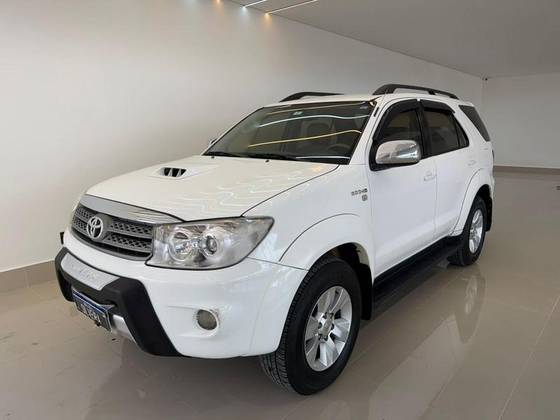 TOYOTA HILUX SW4 3.0 SRV 4X4 16V TURBO INTERCOOLER DIESEL 4P AUTOMÁTICO